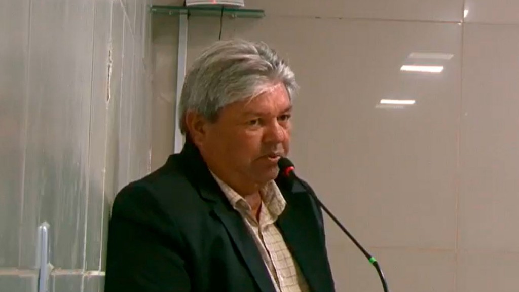 Vereador Valdo Fernandes apresentou o requerimento onde pede a reforma e a implantação de iluminação da rua Santa Helena